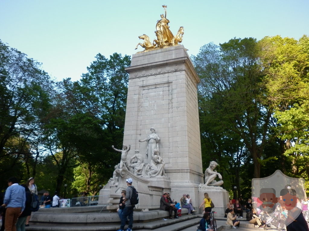 Памятник у Центрального парка